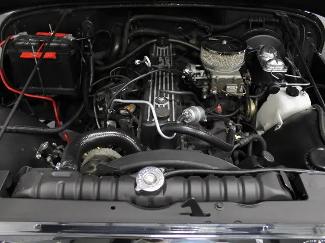 restored to the 9's, 4x4 laredo beauty, 258 i6, 5-speed, drive it over anything