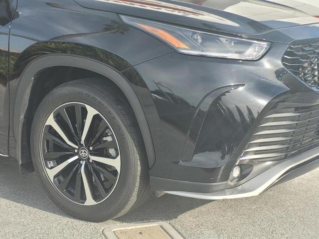 2022 toyota highlander xse