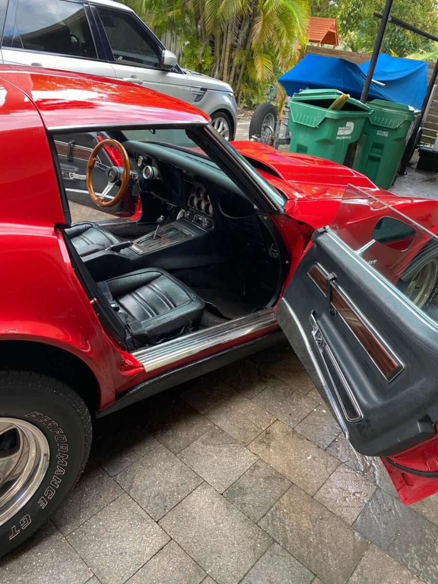 1972 chevrolet corvette stingray- high. perfmance engine , fast and fun