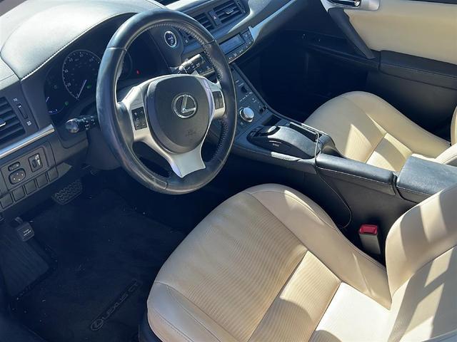 2013 lexus ct 200h base