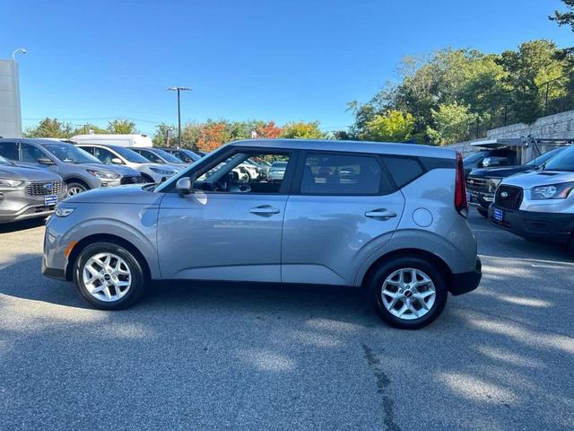 2022 kia soul lx