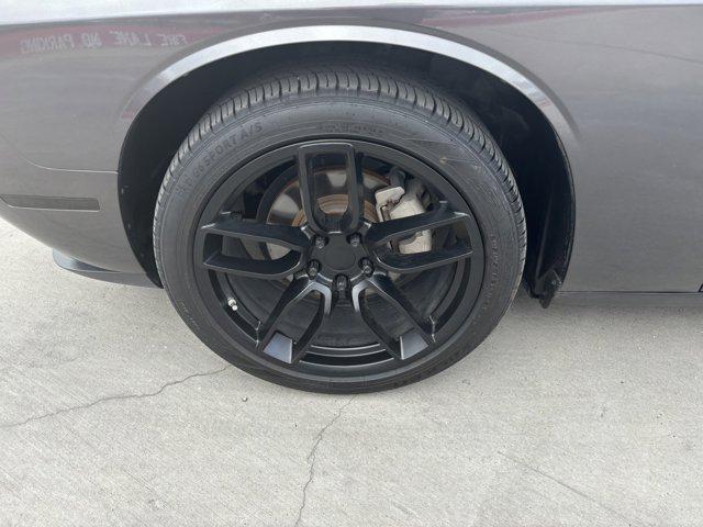 2022 dodge challenger sxt