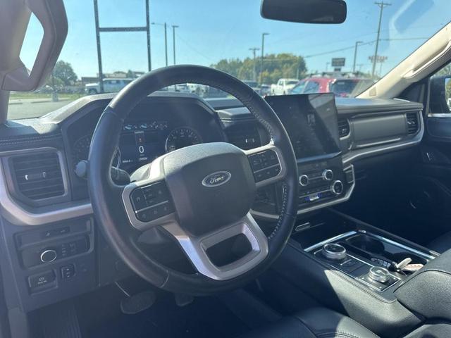 2022 ford expedition max xlt