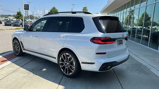 2025 BMW X7 m60i