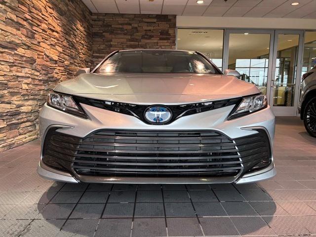 2022 toyota camry hybrid le