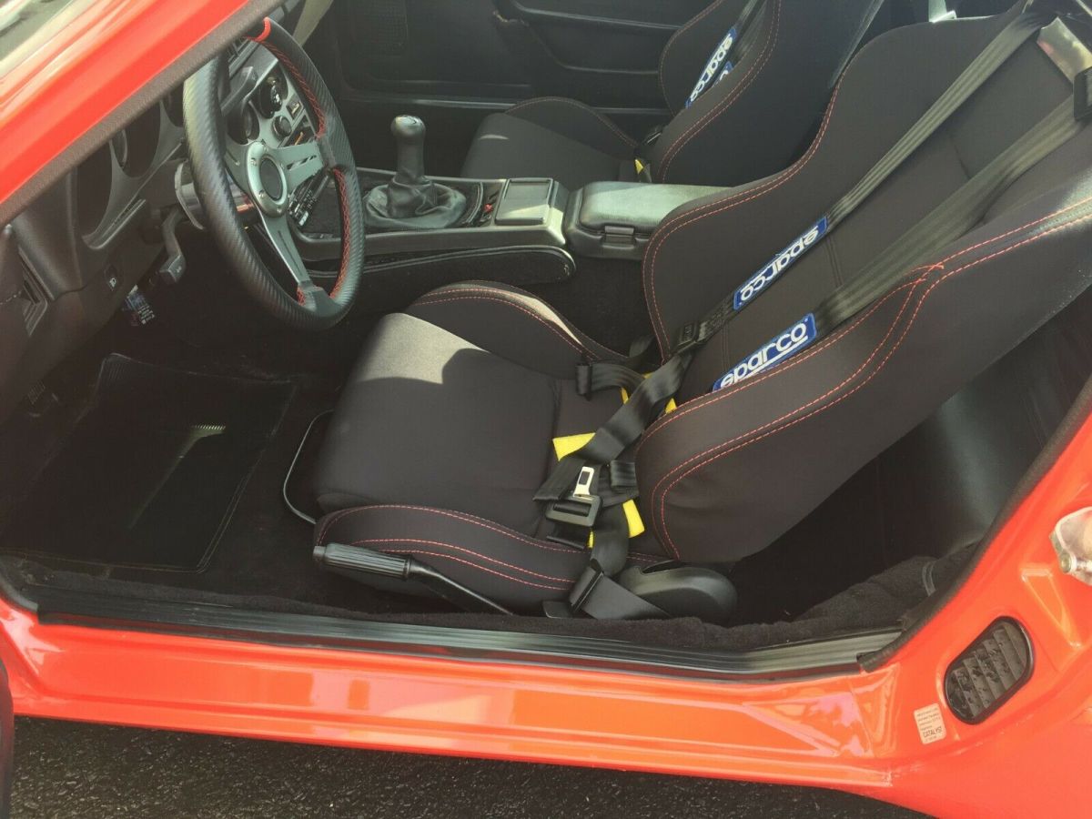 1984 porsche 944 - base model 4 cylinder 2.5l