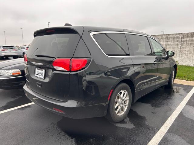 2023 chrysler voyager lx