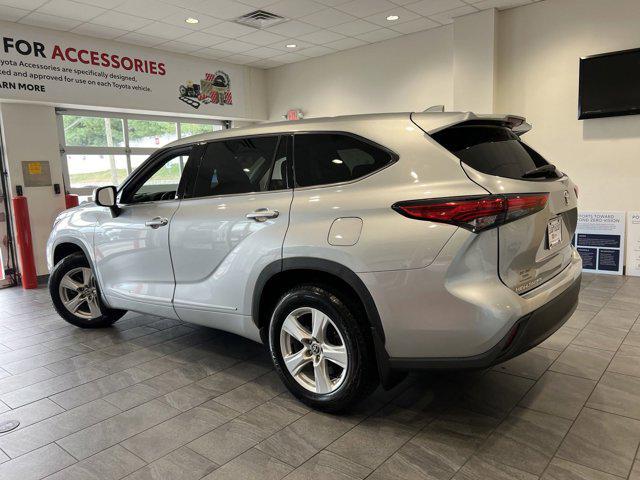 2021 toyota highlander le