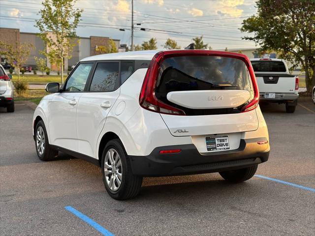 2022 kia soul lx