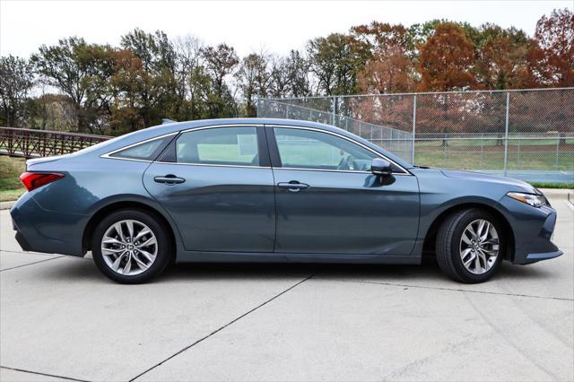 2022 toyota avalon xle