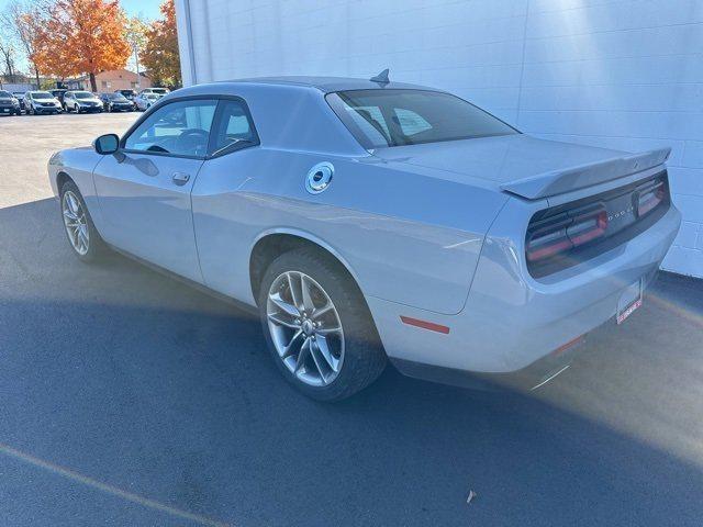 2021 dodge challenger sxt