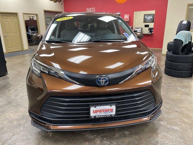 2021 toyota sienna le
