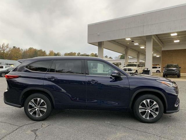 2022 toyota highlander xle