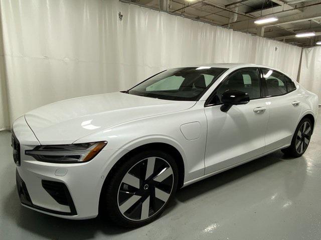 2024 volvo s60 recharge plug-in hybrid t8 plus dark theme