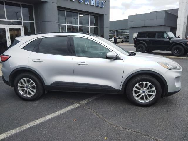 2020 ford escape se