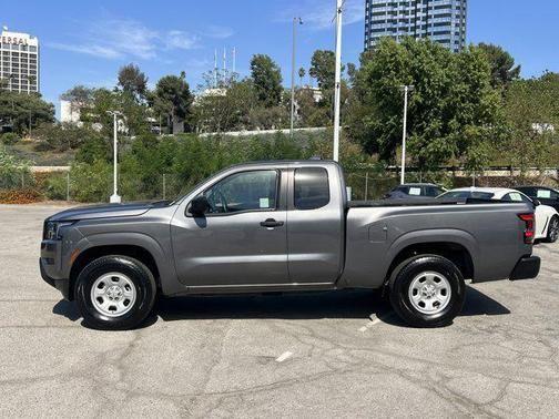 2022 nissan frontier
