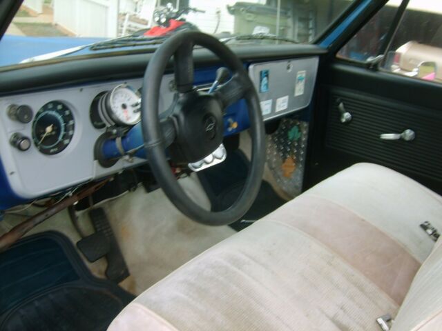 pair of chevy chevrolet pickups c10 shortbed and c20 longbed small back windows