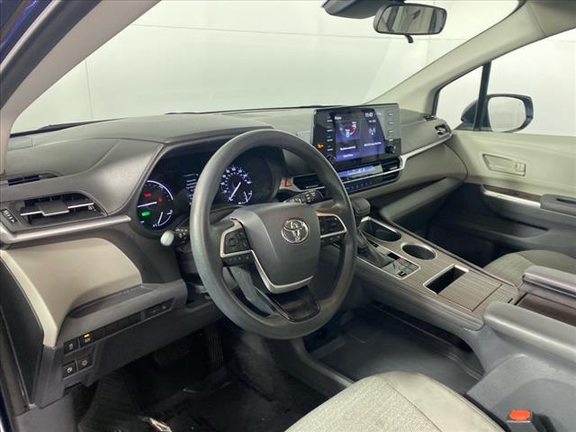 2021 toyota sienna le