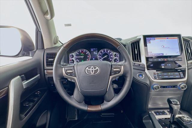 2017 toyota land cruiser base