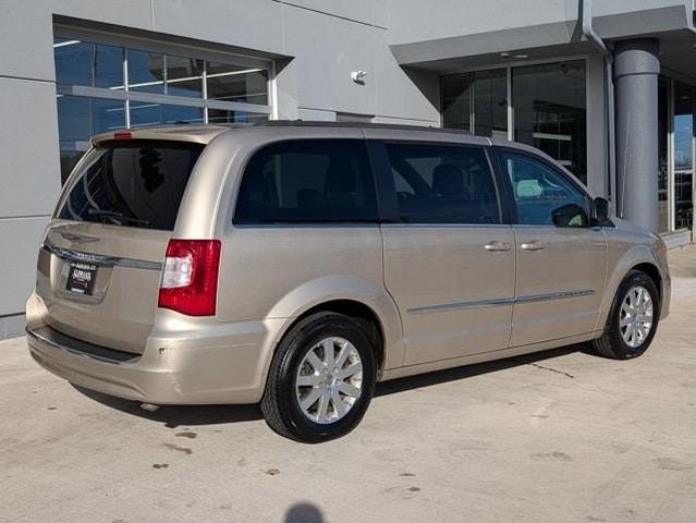 2016 chrysler town & country touring