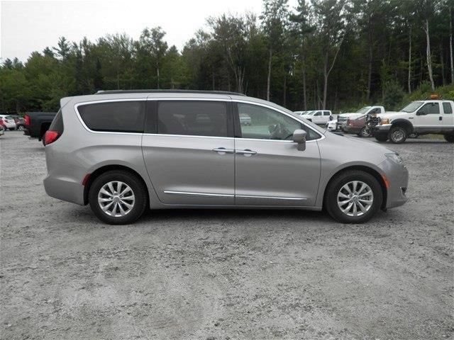 2017 chrysler pacifica touring-l touring-l 4dr mini-van for sale in croydon, new hampshire
