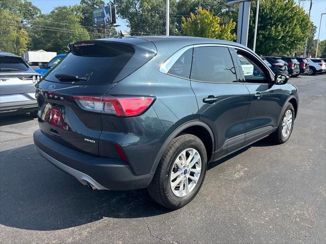 2022 ford escape se