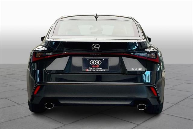 2022 lexus is 300 base