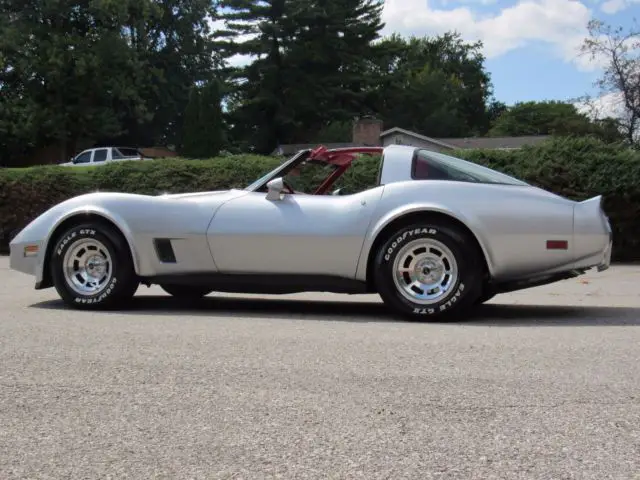 1981 chevrolet corvette coupe silver with red leather 61,xxx miles ice cold ac