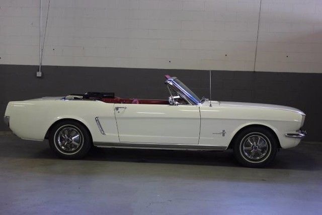 1964 ford mustang convertible, power top, just serviced!!!