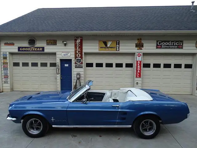 1967 ford mustang convertible....v8....4 speed