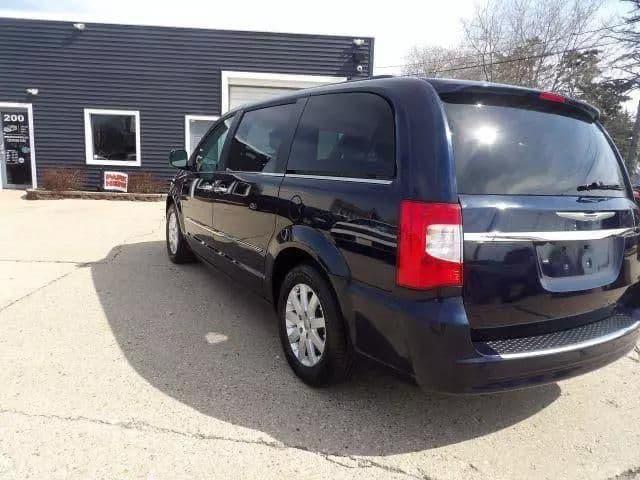 2016 chrysler town & country in dundee, illinois