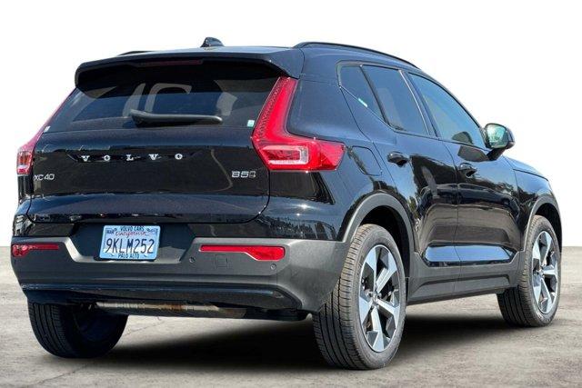 2024 volvo xc40 plus dark theme