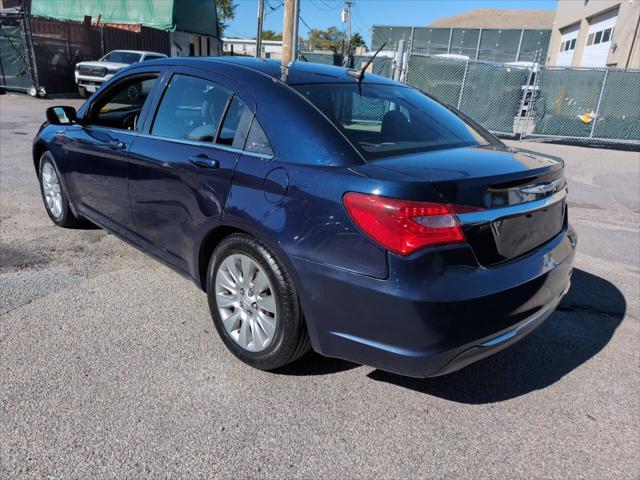 2014 chrysler 200 lx