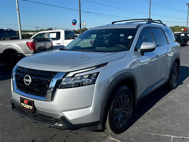 2022 nissan pathfinder sv