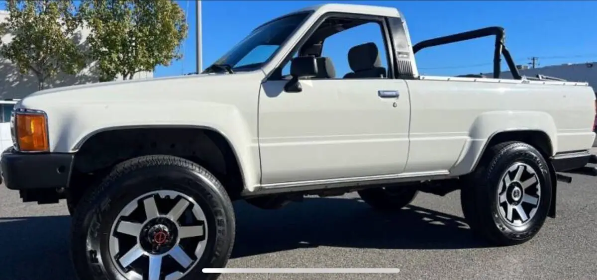 1989 toyota 4runner suv white sr5- no reserve