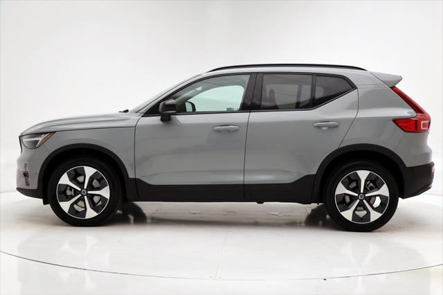 2024 volvo xc40 b5 plus dark theme