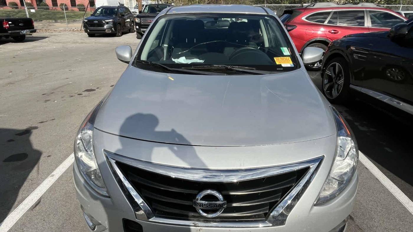 2019 nissan versa sv