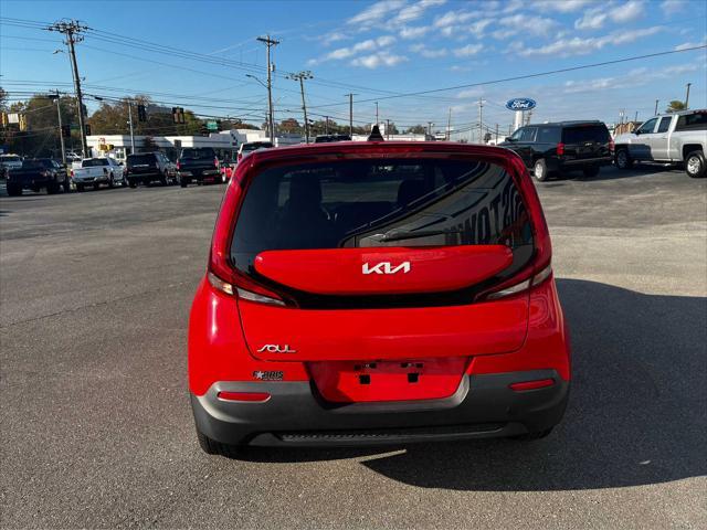 2022 kia soul lx