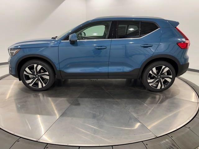 2024 volvo xc40 b5 plus bright theme