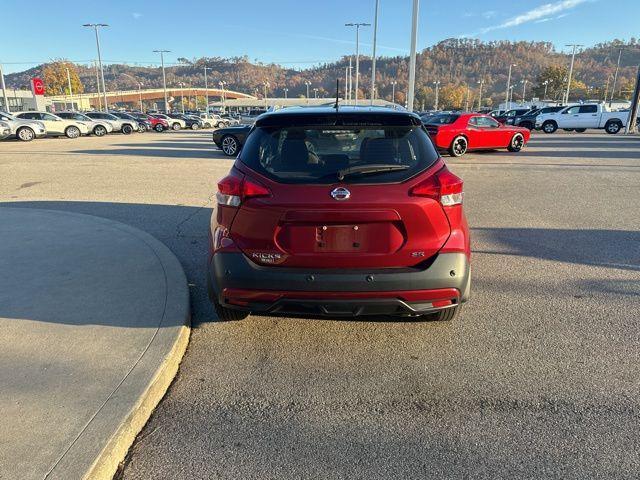 2020 nissan kicks sr