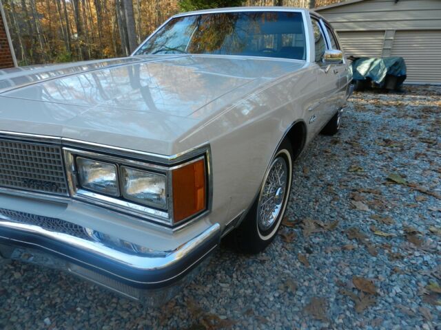 oldsmobile 1984 regency brougham sedan