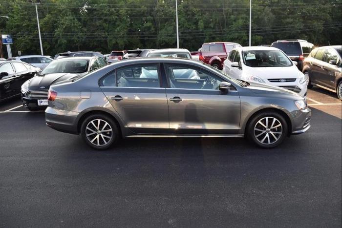2017 volkswagen jetta 1.4t se 1.4t se 4dr sedan 5m for sale in east greenwich, rhode island