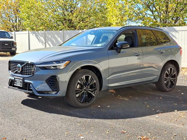 2023 volvo xc60 plus dark theme