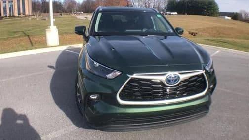 2023 toyota highlander hybrid in secaucus, new jersey