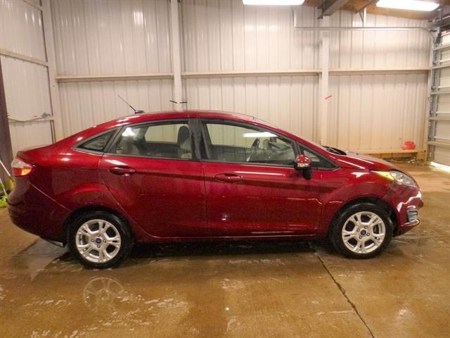 2014 ford fiesta se sedan