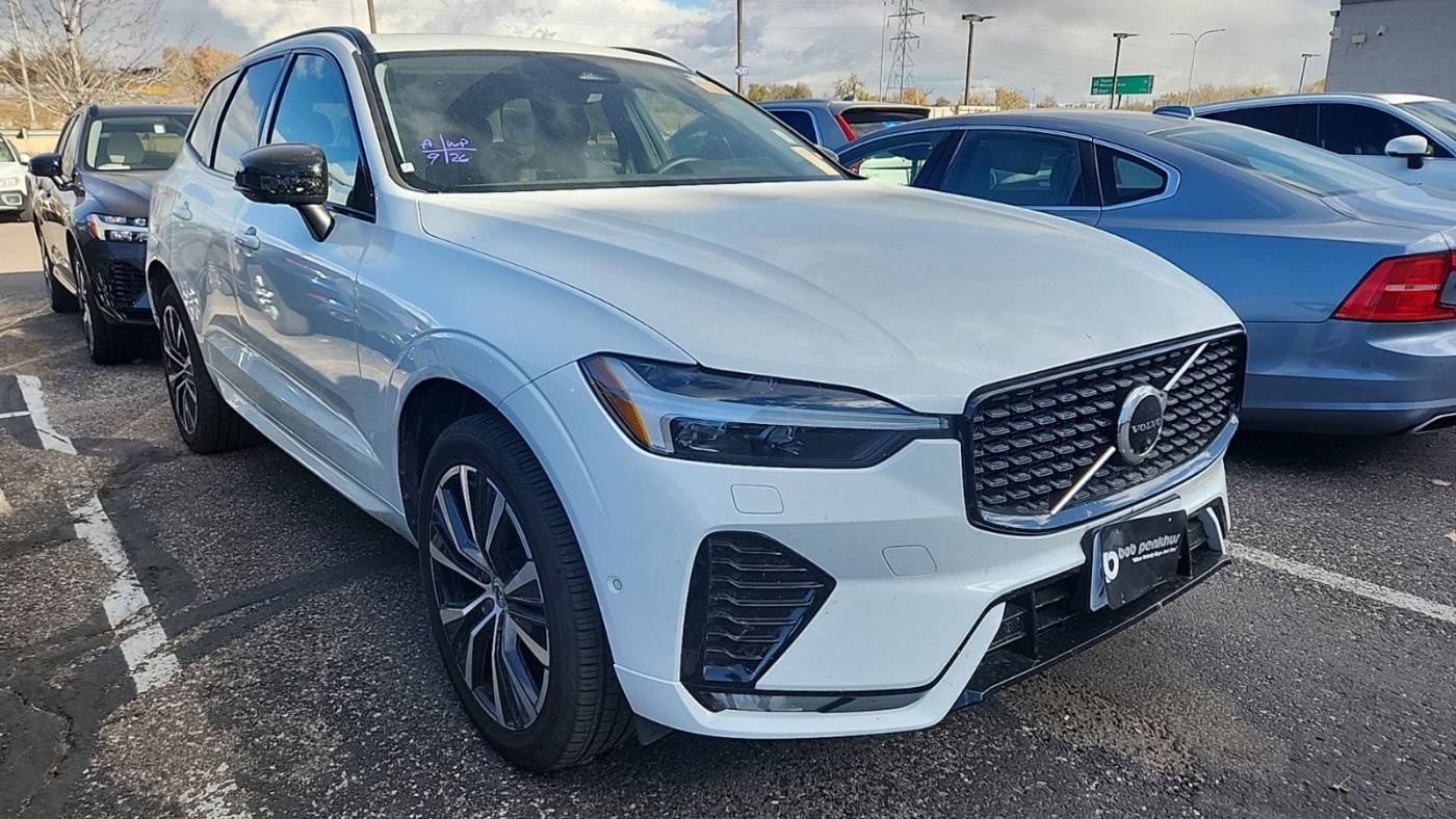 2024 volvo xc60 b5 plus dark theme