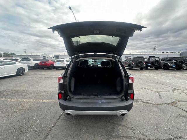 2022 ford escape se