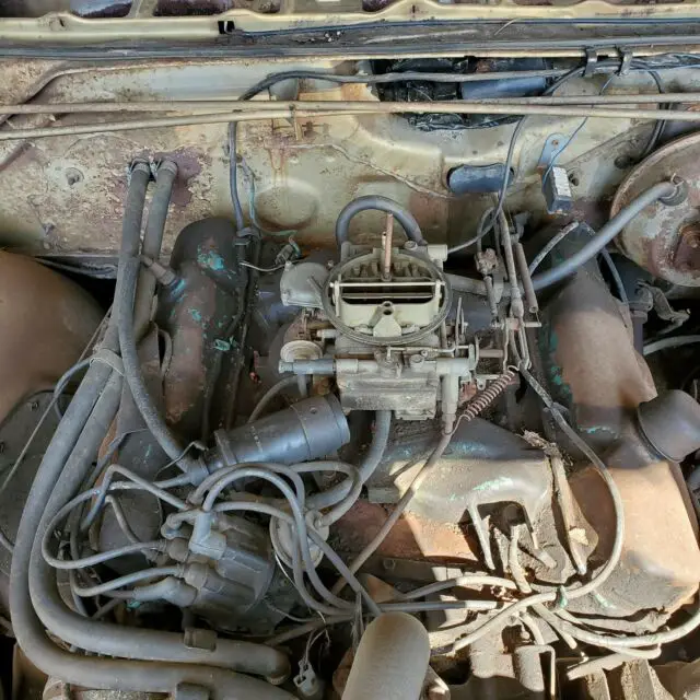1967 chrysler new yorker, does not run, has been garaged for 20 years