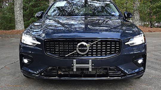 2024 volvo s60 b5 core dark theme
