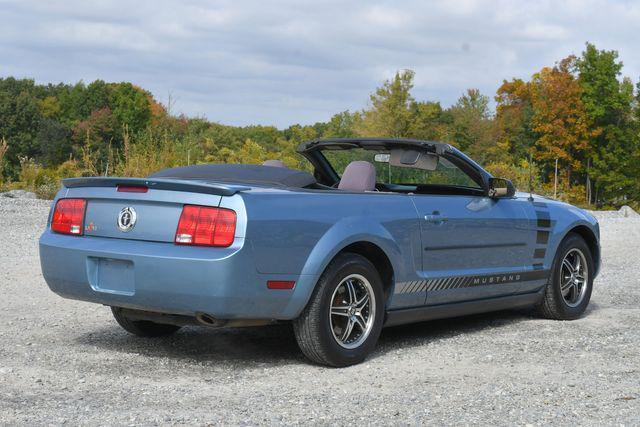 2007 ford mustang deluxe